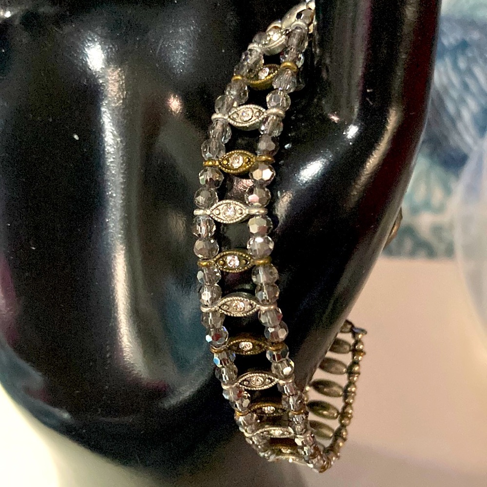 Neo Vintage bracelet shades of silver tone with crystals. Bme2821